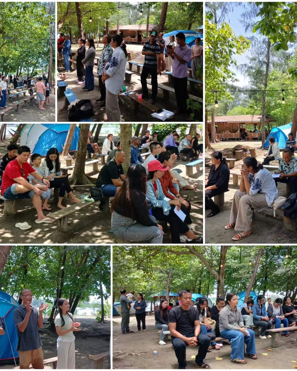 Kolase kegiatan gathering / retreat grup di bawah pepohonan dengan bangku kayu, tenda biru, dan pondok kayu